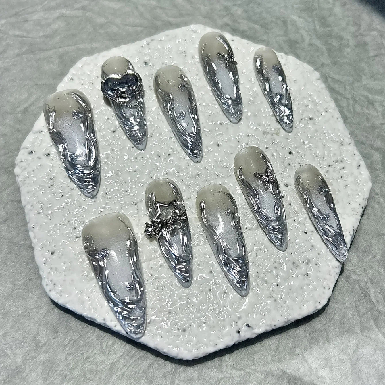Gradient Silver Vine Heart Long Press-On Nails
